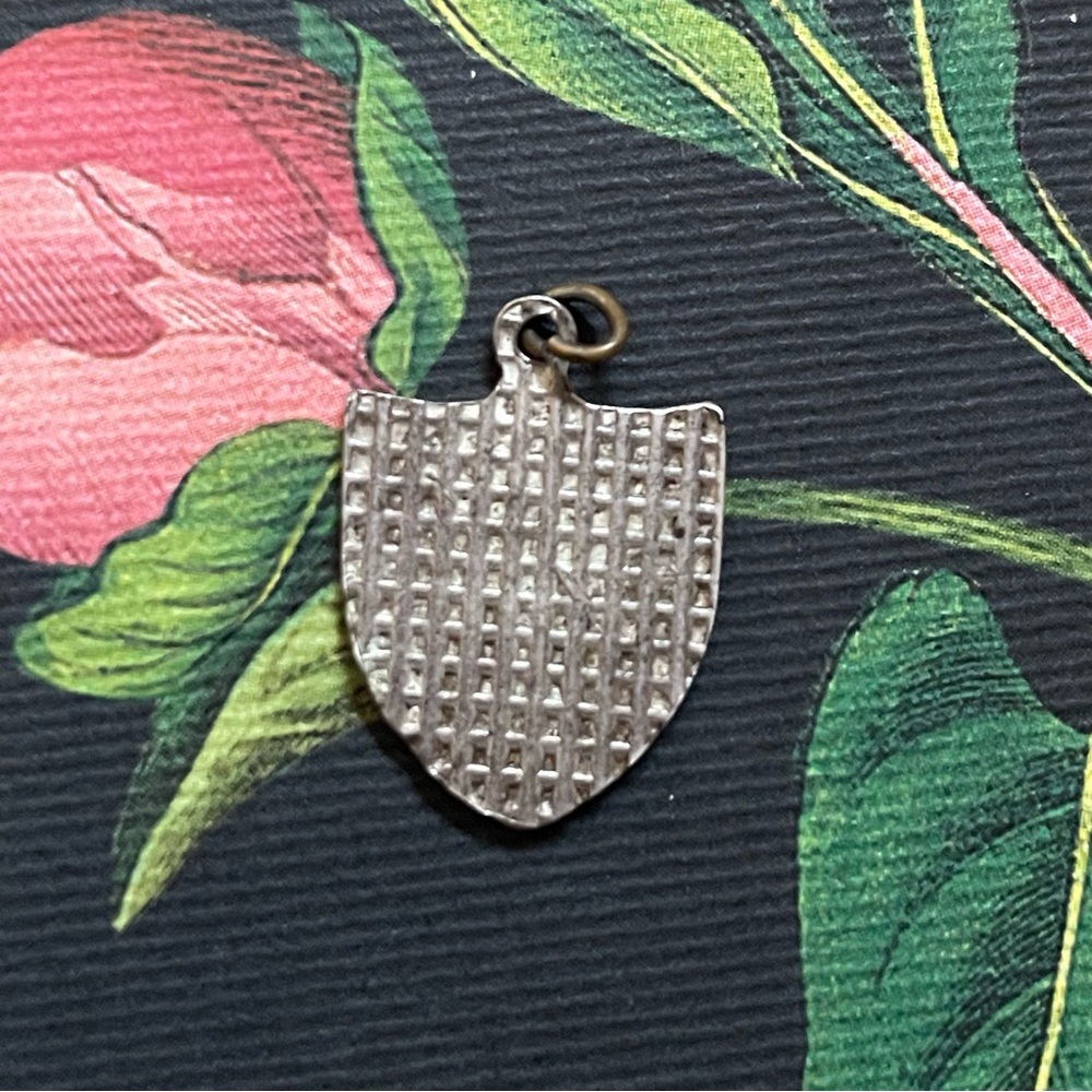 Vintage enamel & silver metal Quebec coat of arms pendant/charm lion passant - Picture 3 of 3